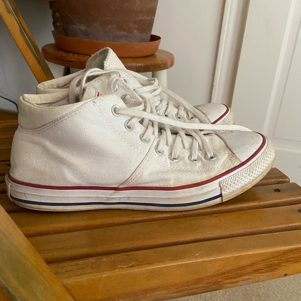 Womens converse SZ 10 well loved